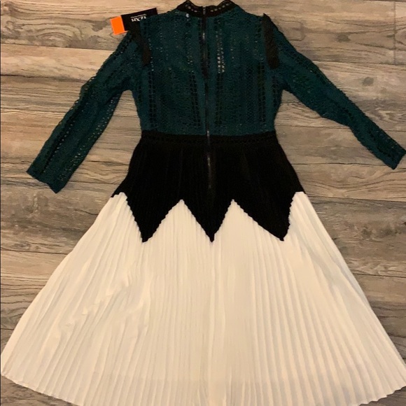 Dress - Picture 1 of 7